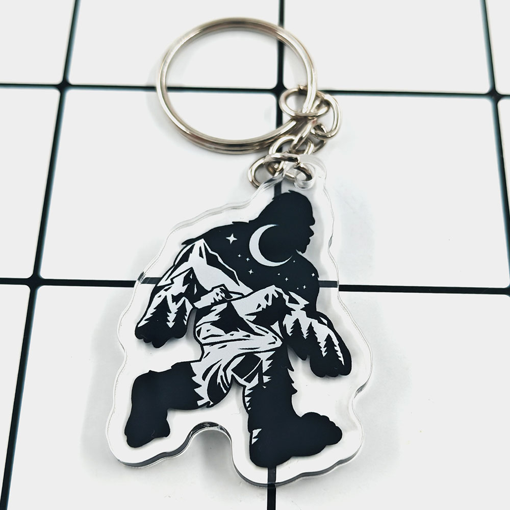Outdoor Adventure Gifts - サスクワッチ星空プラスチックキーホルダー雪山森林パターンキーリングアウトドアアドベンチャーペンダントバックパックアクセサリーギフト